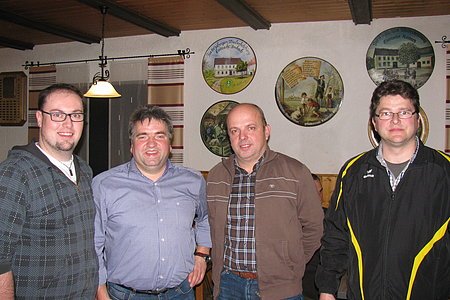 v.l. Patrik Regele, Matthias Wintermayr, Günther Braun, 1. Schützenmeister Bernhard Schoder