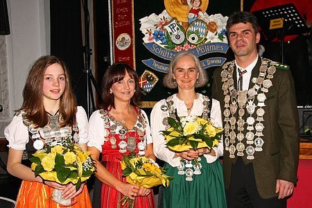 Gaudamenkönigin 2014 Claudia Habermayr (2. vl), Foto: Schützengau Pöttmes Neuburg