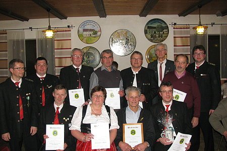 Stehend v. l. 2. Schützenmeister Markus Mayr, Markus Schmid, Georg Appel, Josef Faigl, Josef Hermann, Georg Kranz, Xaver Schoder, 1. Schützenmeister Bernhard Schoder, Sitzend v. l. Franz Appel, Brigitte Karmann, Karl Kranz, Manfred Mayr