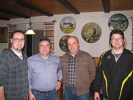 v.l. Patrik Regele, Matthias Wintermayr, Günther Braun, 1. Schützenmeister Bernhard Schoder