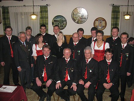 (vordere Reihe v. l.) Josef Rehm, Manfred Mayr sen. , Albert Kranz, Manfred Mayr jun., (mittlere Reihe v. l.) Karl Mosch, Claudia Habermayr, Regina Kranner, Stephan Raudensky, Monika Mayr, Markus Mayr, (hintere Reihe v. l.) Bernhard Schoder, Erwin Neff, Mario Zöller, Peter Steiner, Markus Schmid, Georg Mayer, Christian Zimmerer.