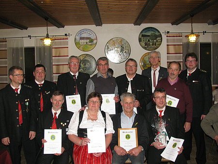 Stehend v. l. 2. Schützenmeister Markus Mayr, Markus Schmid, Georg Appel, Josef Faigl, Josef Hermann, Georg Kranz, Xaver Schoder, 1. Schützenmeister Bernhard Schoder, Sitzend v. l. Franz Appel, Brigitte Karmann, Karl Kranz, Manfred Mayr